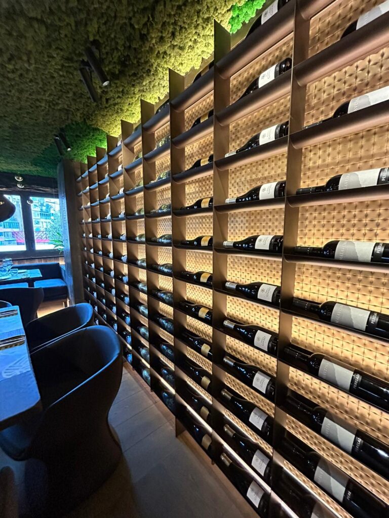 Instalación Profesional para Local Enjoy IT en Girona