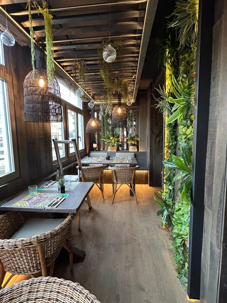 Instalación Profesional para Local Enjoy IT en Girona