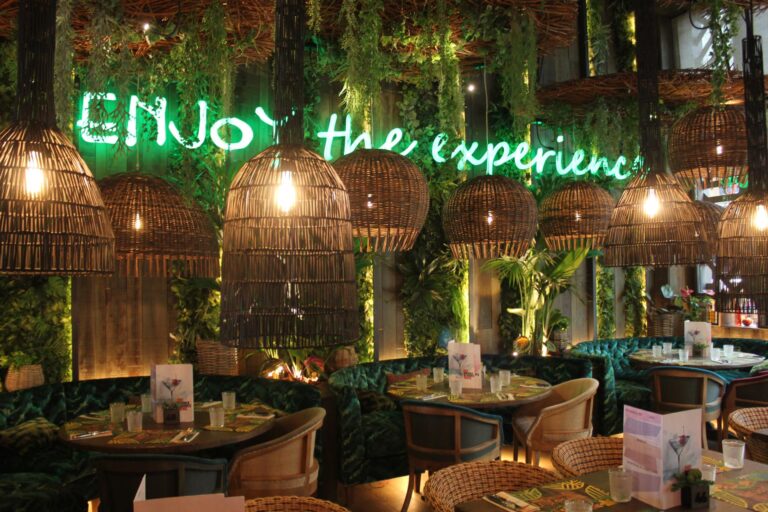 Instalación Profesional para Local Enjoy IT en Granada