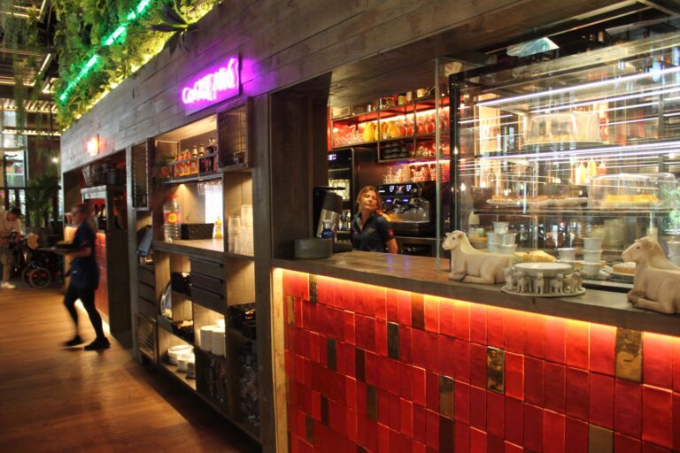 Instalación Profesional para Local Enjoy IT en Granada