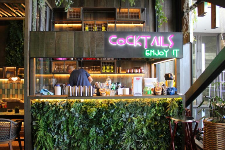 Instalación Profesional para Local Enjoy IT en Granada