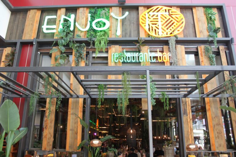 Instalación Profesional para Local Enjoy IT en Granada