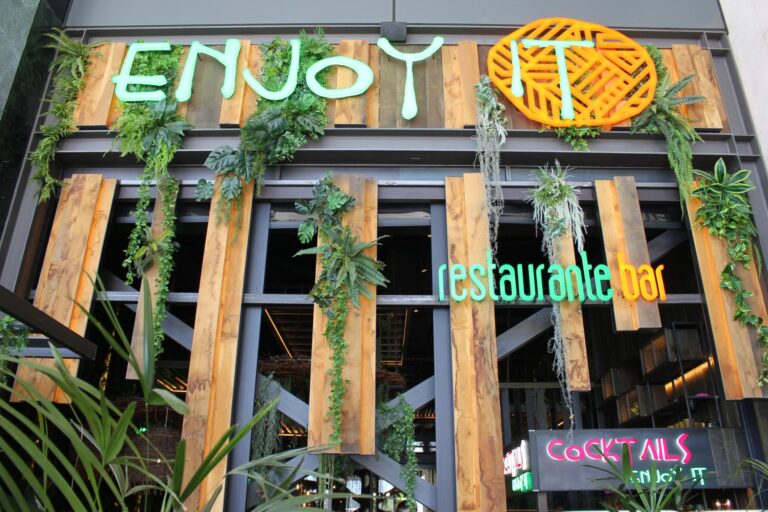 Instalación Profesional para Local Enjoy IT en Granada